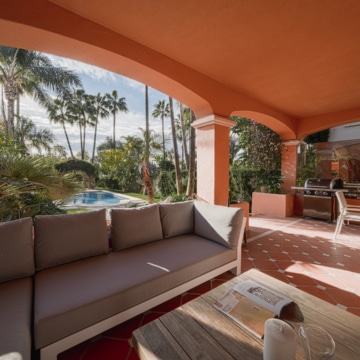 Exquisite Semi-Detached Spacious Villa in the Gated Community of La Alzambra Vasari Picture 9