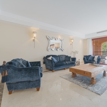 Exquisite Semi-Detached Spacious Villa in the Gated Community of La Alzambra Vasari Picture 12