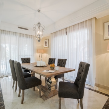 Exquisite Semi-Detached Spacious Villa in the Gated Community of La Alzambra Vasari Picture 13