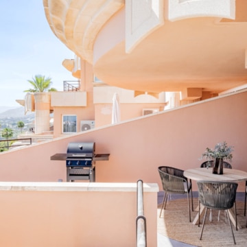 Strikingly Renovated 3-Bedroom Apartment with Stunning Views of Frontline Golf in the heart of Nueva Andalucia, Marbella Picture 32