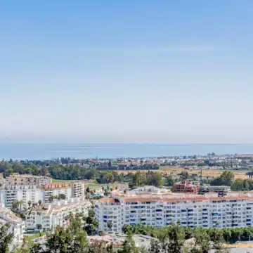 Strikingly Renovated 3-Bedroom Apartment with Stunning Views of Frontline Golf in the heart of Nueva Andalucia, Marbella Picture 35