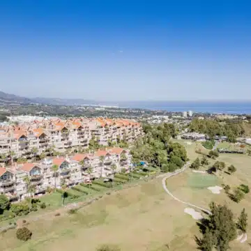 Strikingly Renovated 3-Bedroom Apartment with Stunning Views of Frontline Golf in the heart of Nueva Andalucia, Marbella Picture 33