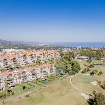 Strikingly Renovated 3-Bedroom Apartment with Stunning Views of Frontline Golf in the heart of Nueva Andalucia, Marbella Picture 34