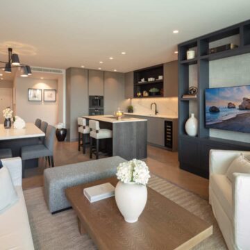 Uniquely Remodeled Apartment with Spectacular Views Perfectly located in the serene Andalusian Garden in Golden Mile, Marbella Picture 4