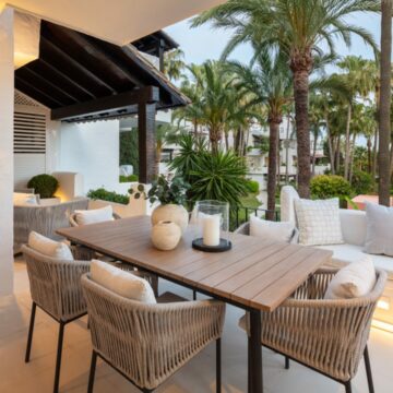 Uniquely Remodeled Apartment with Spectacular Views Perfectly located in the serene Andalusian Garden in Golden Mile, Marbella Picture 7