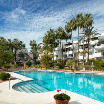 Uniquely Remodeled Apartment with Spectacular Views Perfectly located in the serene Andalusian Garden in Golden Mile, Marbella Picture 3