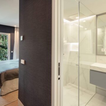 Uniquely Remodeled Apartment with Spectacular Views Perfectly located in the serene Andalusian Garden in Golden Mile, Marbella Picture 17