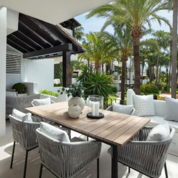 Uniquely Remodeled Apartment with Spectacular Views Perfectly located in the serene Andalusian Garden in Golden Mile, Marbella Picture 0