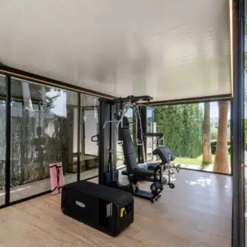 Newly renovated home using a modern design, with a focus on indoor-outdoor living Picture 16