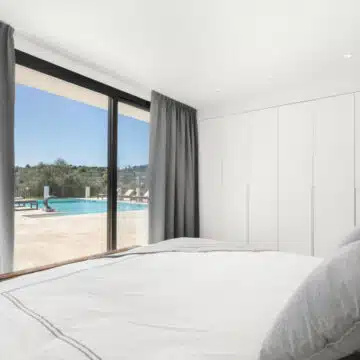 Newly renovated home using a modern design, with a focus on indoor-outdoor living Picture 21