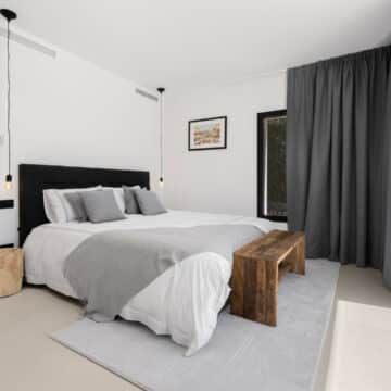 Newly renovated home using a modern design, with a focus on indoor-outdoor living Picture 26