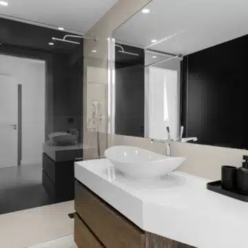 Newly renovated home using a modern design, with a focus on indoor-outdoor living Picture 20