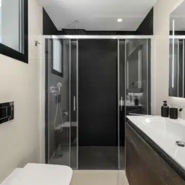 Newly renovated home using a modern design, with a focus on indoor-outdoor living Picture 24