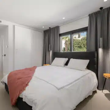 Newly renovated home using a modern design, with a focus on indoor-outdoor living Picture 27