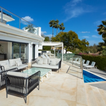 Fully Remodeled Family Villa with Captivating Sea Views in the Heart of Nueva Andalucia Picture 12