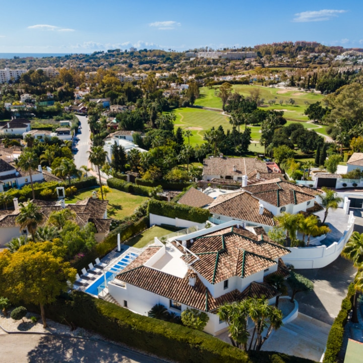 Fully Remodeled Family Villa with Captivating Sea Views in the Heart of Nueva Andalucia Picture