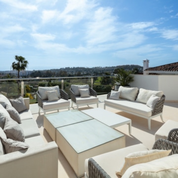 Fully Remodeled Family Villa with Captivating Sea Views in the Heart of Nueva Andalucia Picture 11