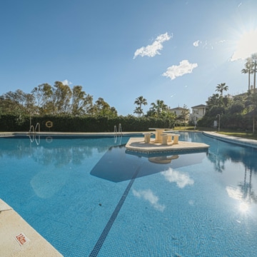Breathtaking Apartment with Remarkable Views of Ocean and Mountains Surrounded by Golf Courses in Nueva Andalucia Picture 21