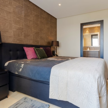 Apartment in Los Robles Los Arqueros Benahavis, fully furnished in a ‘hotel chique style’ with golf and sea views Picture 18