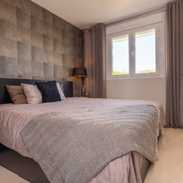 Apartment in Los Robles Los Arqueros Benahavis, fully furnished in a ‘hotel chique style’ with golf and sea views Picture 19