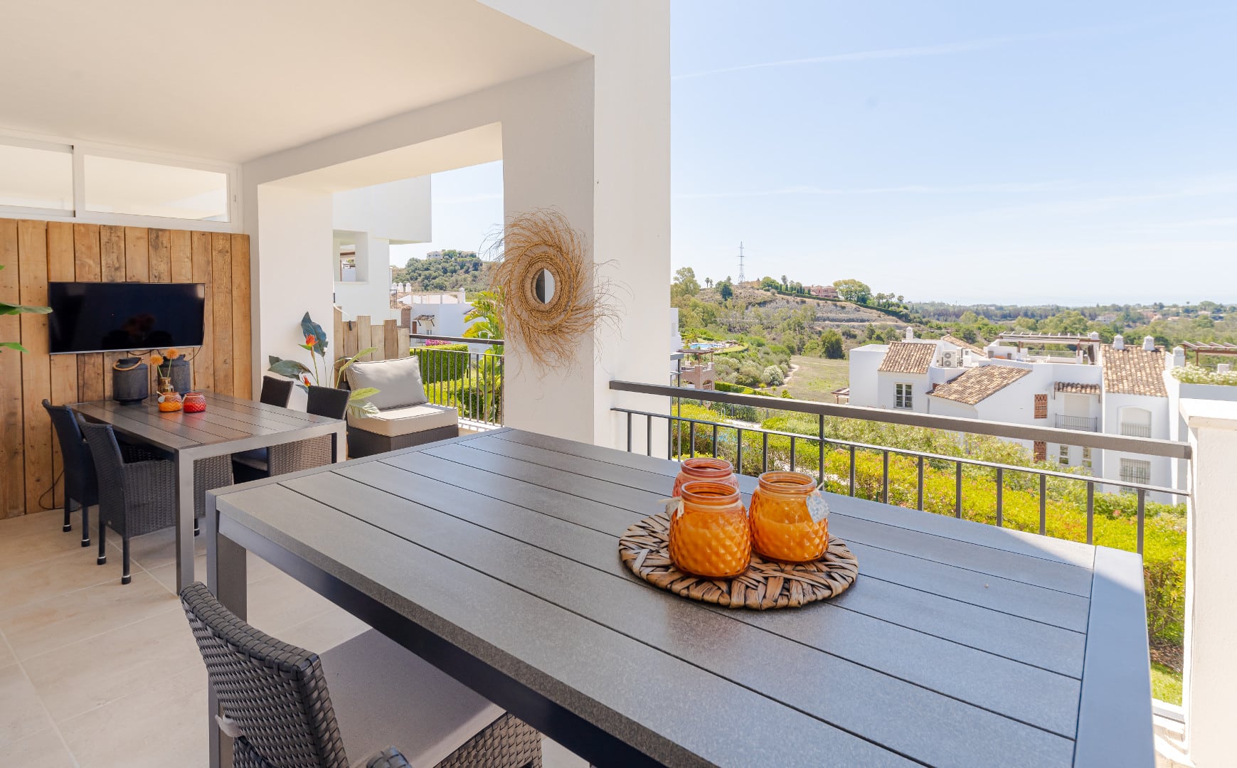 Apartment in Los Robles Los Arqueros Benahavis, fully furnished in a ‘hotel chique style’ with golf and sea views Picture