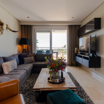 Apartment in Los Robles Los Arqueros Benahavis, fully furnished in a ‘hotel chique style’ with golf and sea views Picture 11