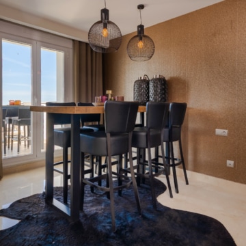Apartment in Los Robles Los Arqueros Benahavis, fully furnished in a ‘hotel chique style’ with golf and sea views Picture 10