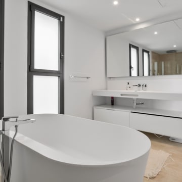 Magnificent Modern Villa with Stunning Sea views, next to Cabopino, and just steps away from the beach Picture 16