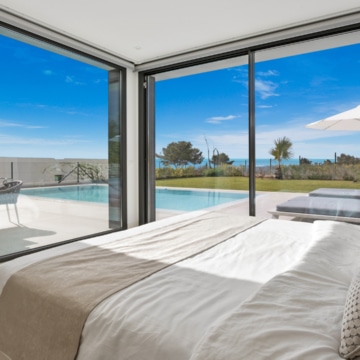 Magnificent Modern Villa with Stunning Sea views, next to Cabopino, and just steps away from the beach Picture 4