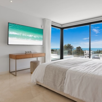 Magnificent Modern Villa with Stunning Sea views, next to Cabopino, and just steps away from the beach Picture 21