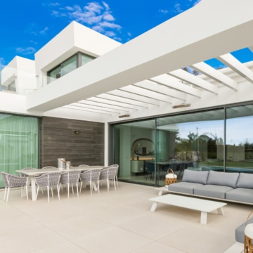 Magnificent Modern Villa with Stunning Sea views, next to Cabopino, and just steps away from the beach Picture 0