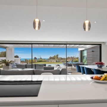 Magnificent Modern Villa with Stunning Sea views, next to Cabopino, and just steps away from the beach Picture 5