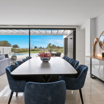 Magnificent Modern Villa with Stunning Sea views, next to Cabopino, and just steps away from the beach Picture 8