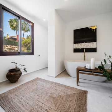Recently Remodeled Spanish Cortijo Style Villa with Majestic Sea Views in Hacienda Las Chapas Picture 25