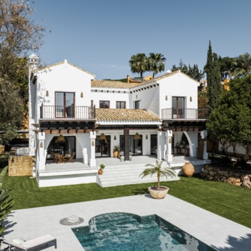 Recently Remodeled Spanish Cortijo Style Villa with Majestic Sea Views in Hacienda Las Chapas Picture 30