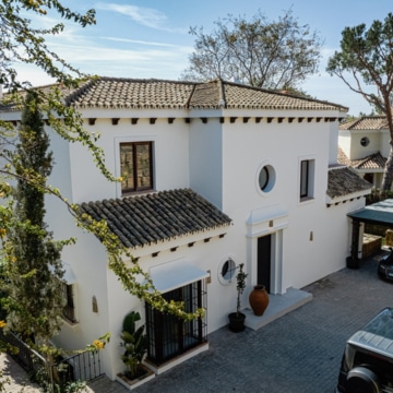 Recently Remodeled Spanish Cortijo Style Villa with Majestic Sea Views in Hacienda Las Chapas Picture 3