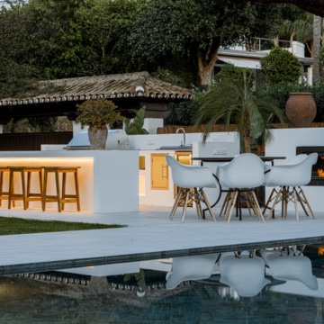Recently Remodeled Spanish Cortijo Style Villa with Majestic Sea Views in Hacienda Las Chapas Picture 5