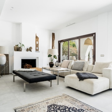 Recently Remodeled Spanish Cortijo Style Villa with Majestic Sea Views in Hacienda Las Chapas Picture 11
