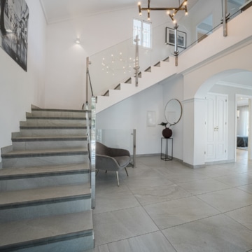 Stylish Scandinavian Home with Remarkable Views in a Priveleged Location in Nueva Andalucia, Marbella Picture 13