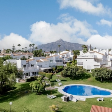 Recently remodeled townhouse with remarkable views of golf course in Aloha Sur, Nueva Andalucía Picture 2