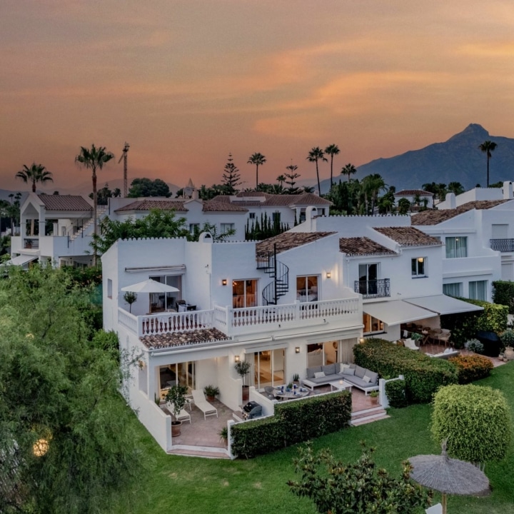 Recently remodeled townhouse with remarkable views of golf course in Aloha Sur, Nueva Andalucía Picture