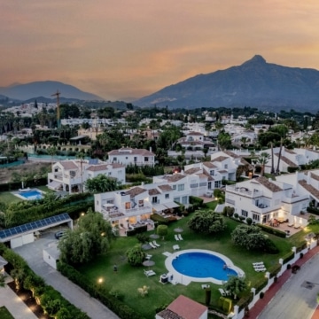 Recently remodeled townhouse with remarkable views of golf course in Aloha Sur, Nueva Andalucía Picture 11