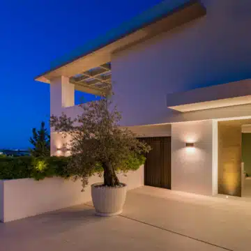 Elegant, Impressive Modern Villa in Los Flamingos Golf Resort offering amazing open views to the Mediterranean Picture 68