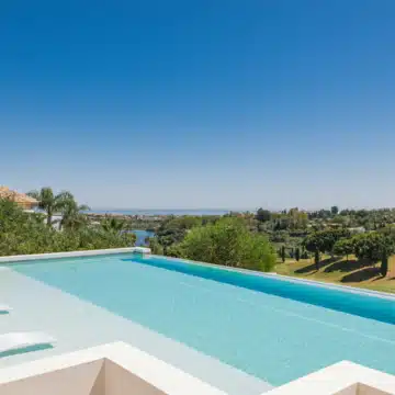 Elegant, Impressive Modern Villa in Los Flamingos Golf Resort offering amazing open views to the Mediterranean Picture 10