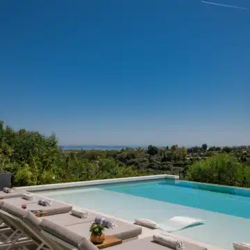 Elegant, Impressive Modern Villa in Los Flamingos Golf Resort offering amazing open views to the Mediterranean Picture 12