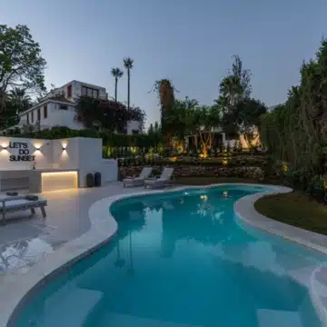 An exclusive, luxury villa with contemporary vibes in the golf valley of Las Brisas, Marbella Picture 4