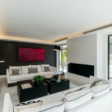 An exclusive, luxury villa with contemporary vibes in the golf valley of Las Brisas, Marbella Picture 41