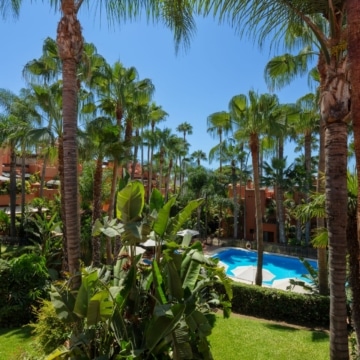 Striking townhouse perfectly located in a prestigious area of Altos de Puente Romano Picture 14