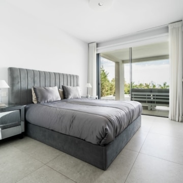 Modern apartment with spectacular views of the sea and the mountains in La Quinta, Benahavis Picture 7