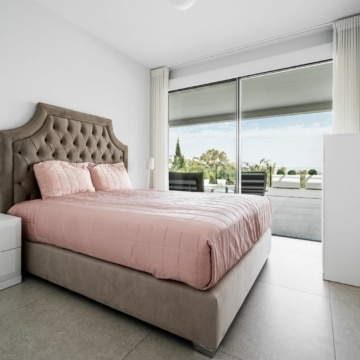Modern apartment with spectacular views of the sea and the mountains in La Quinta, Benahavis Picture 17
